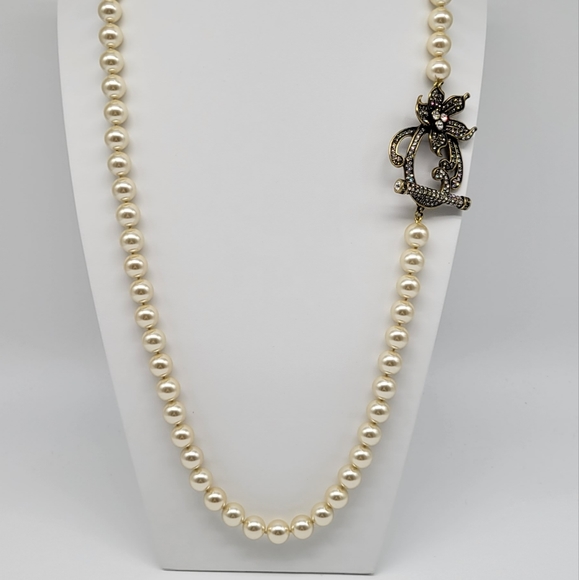 Heidi Daus Long Ivory Glass Pearl Necklace with Swarovski Crystal Flower Toggle - Picture 2 of 8